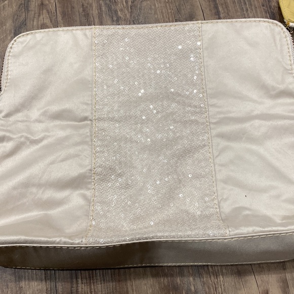 Gap Clutch Bag - Picture 4 of 9